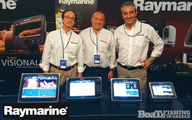 Η οµάδα της Raymarine στο Ναυτικό Σαλόνι. Από αριστερά: Massimo Bajoni, Customer Support Manager, Φώτης Σφακιανάκης, Sales Manager για την Ελλάδα και Maurizio Pedone, Country Manager της Raymarine Italia. 