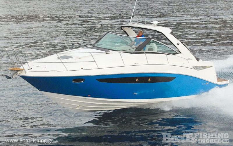 To εντυπωσιακό Sea Ray 355 Sundancer, φιλοξενεί τέσσερα άτοµα µε ανέσεις ενός γιωτ