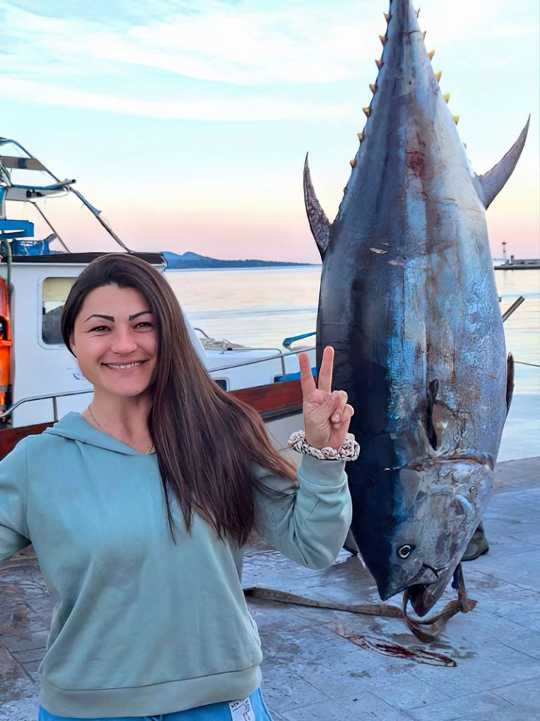 Psari rekor ston Astako psarepsan tono bluefin varous 485 kilon 4