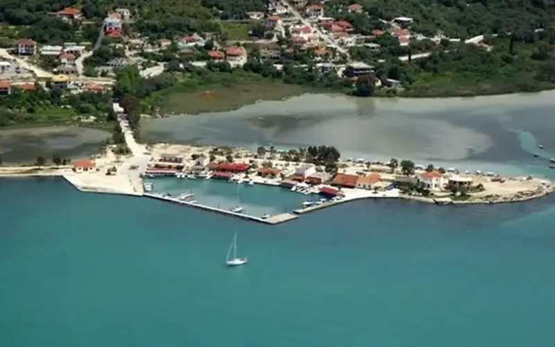 Σκάφη ημιβυθίστηκαν σε Σαγιάδα και Βόνιτσα από την κακοκαιρία