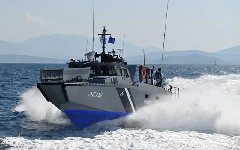 Επιχείρηση διάσωσης από φλεγόμενο αλιευτικό στη Σαμοθράκη