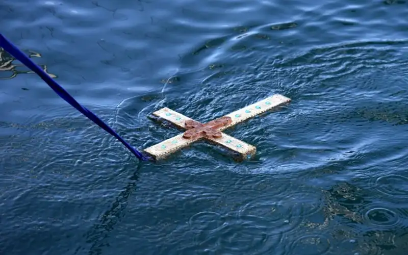 Θεοφάνεια με απρόοπτα στην Κύπρο: Ένας σταυρός εξαφανίστηκε, άλλος κατέληξε στον βυθό