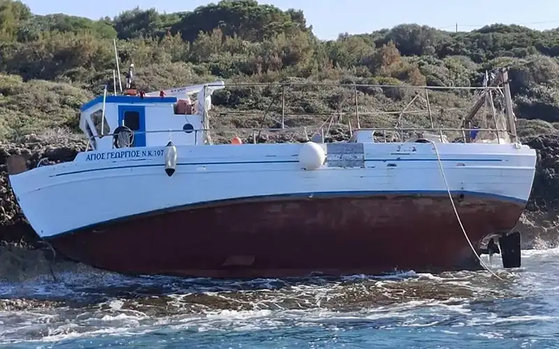 Προσάραξη αλιευτικού στη Μεσσηνία, συνελήφθη ο κυβερνήτης